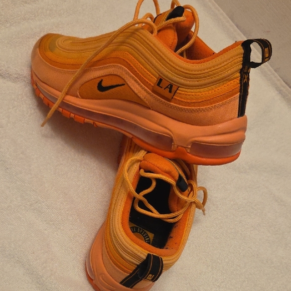 Nike Orange Air Max 90 Athletic Shoes - Picture 10 of 15